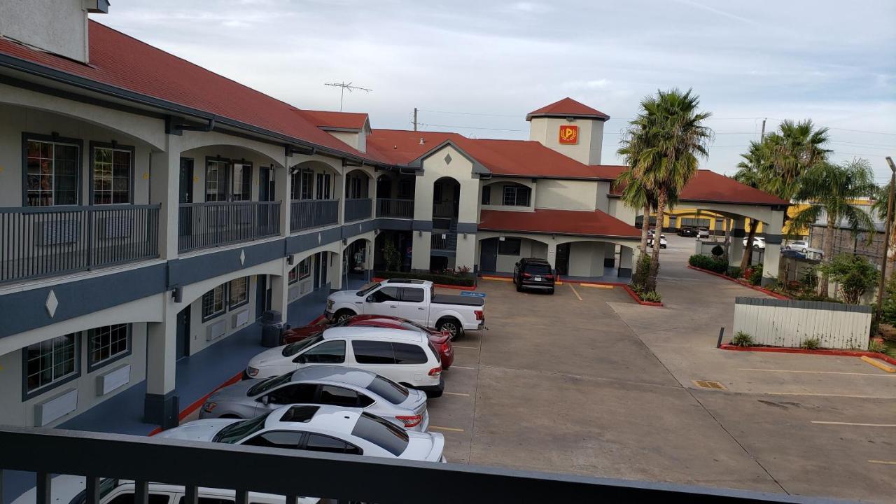 Palace Inn Addicks Екстер'єр фото