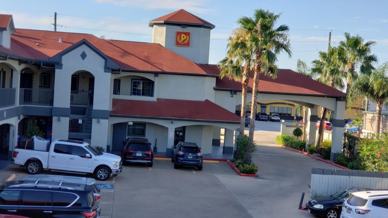 Palace Inn Addicks Екстер'єр фото